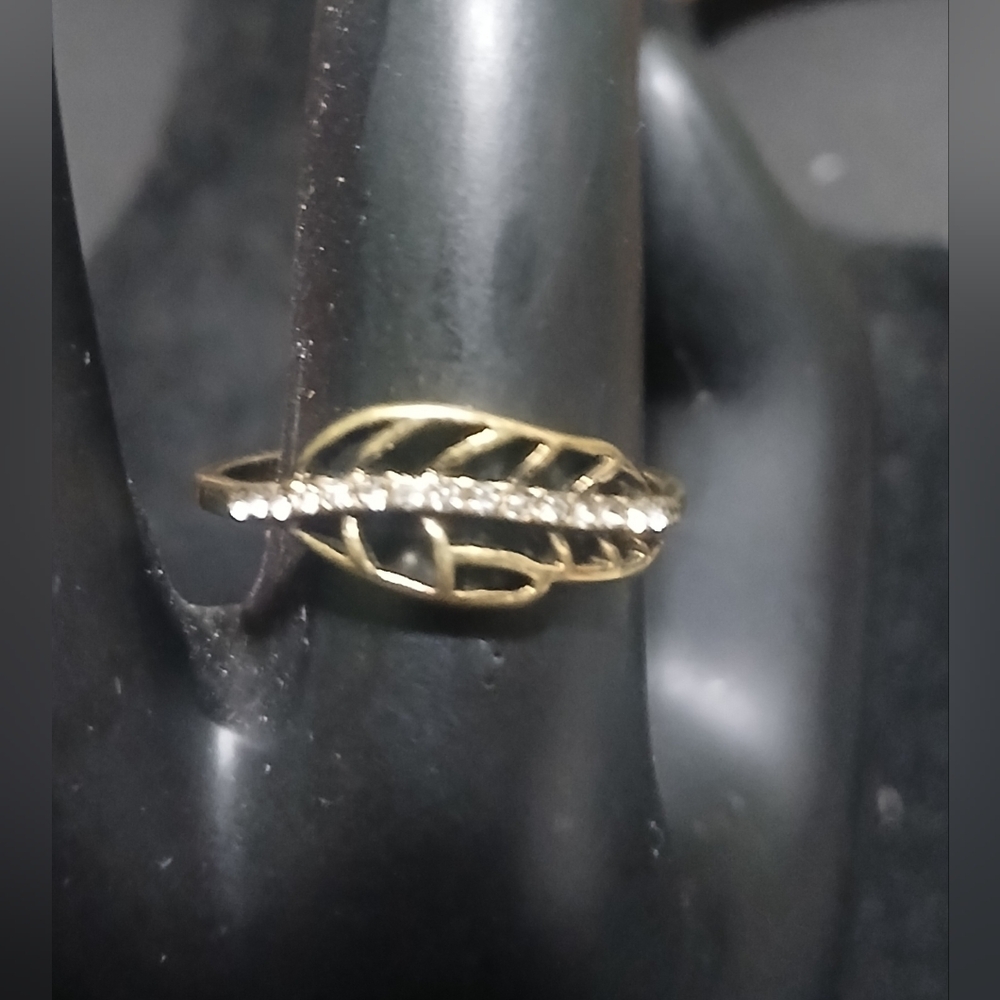 Leaf Ring with Clear Crystal Pavé